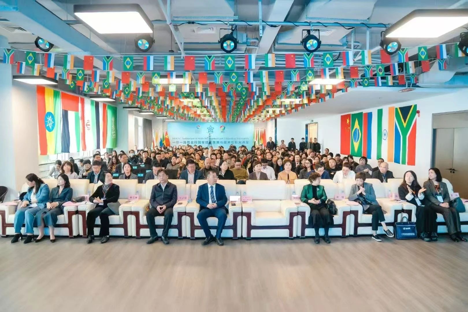 微信图片_20250305135822.jpg